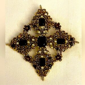 Vintage Gold Florentine Finish, Black Onyx. Faux Pearls & Crystal Large Brooch